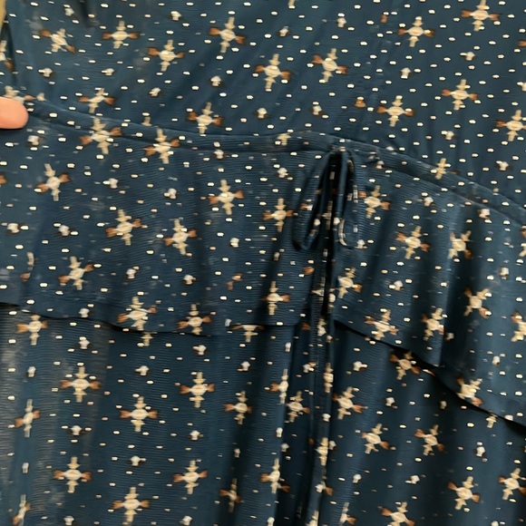 Women’s Blouse with built in Tank - Picture 3 of 4